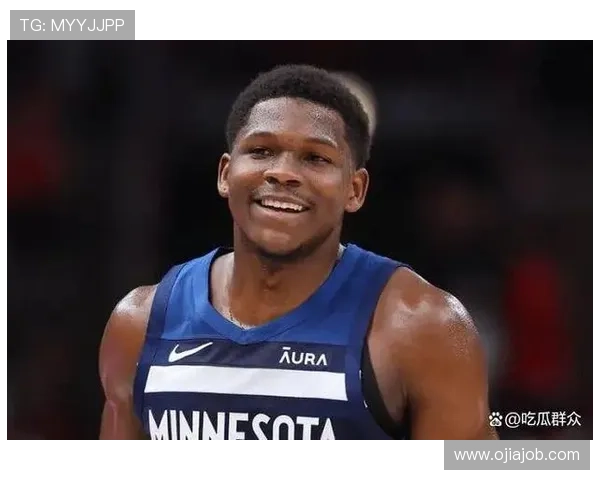 爱德华兹谈与兰德尔的默契配合新赛季展现更多精彩瞬间